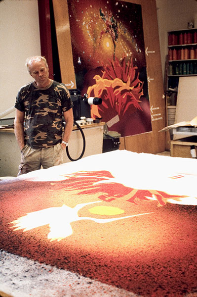 James Rosenquist in paper mill studying newly made colored paper pulp sheet for his “The Bird of Paradise Approaches the Hot Water Planet” from the “Welcome to the Water Planet” series, Tyler Graphics, Mount Kisco, New York, 1988 (Photo by Marabeth Cohen-Tyler) © National Gallery of Australia, Canberra.